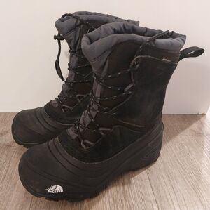 The North Face Youth Alpenglow V Size 4 Waterproof Boots